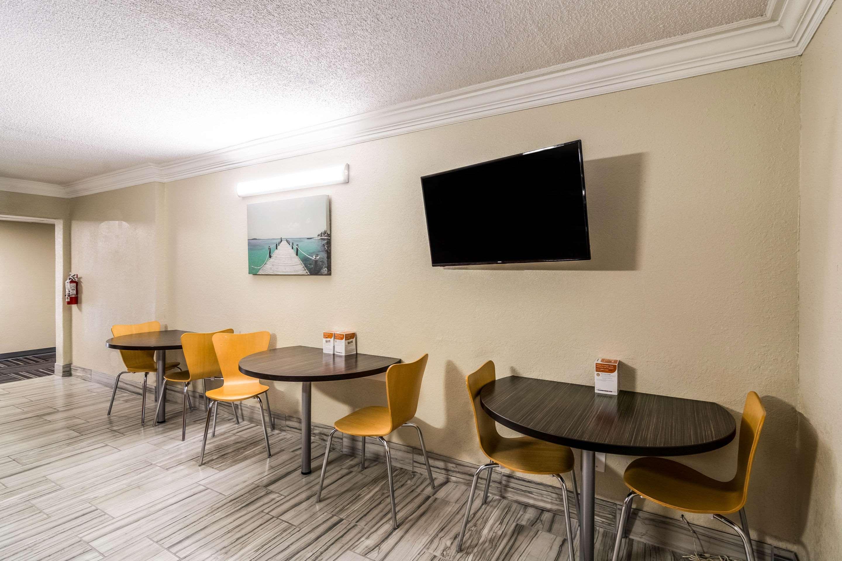 Quality Inn Ferry Pass Екстериор снимка